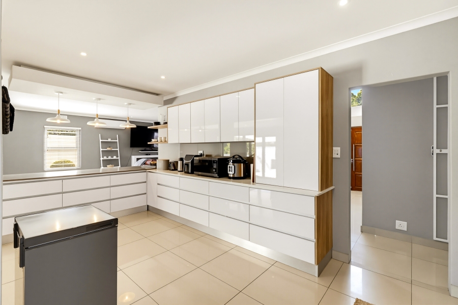 4 Bedroom Property for Sale in Pearl Marina Western Cape